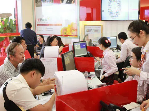 Người dân bớt gửi tiền vào ngân hàng